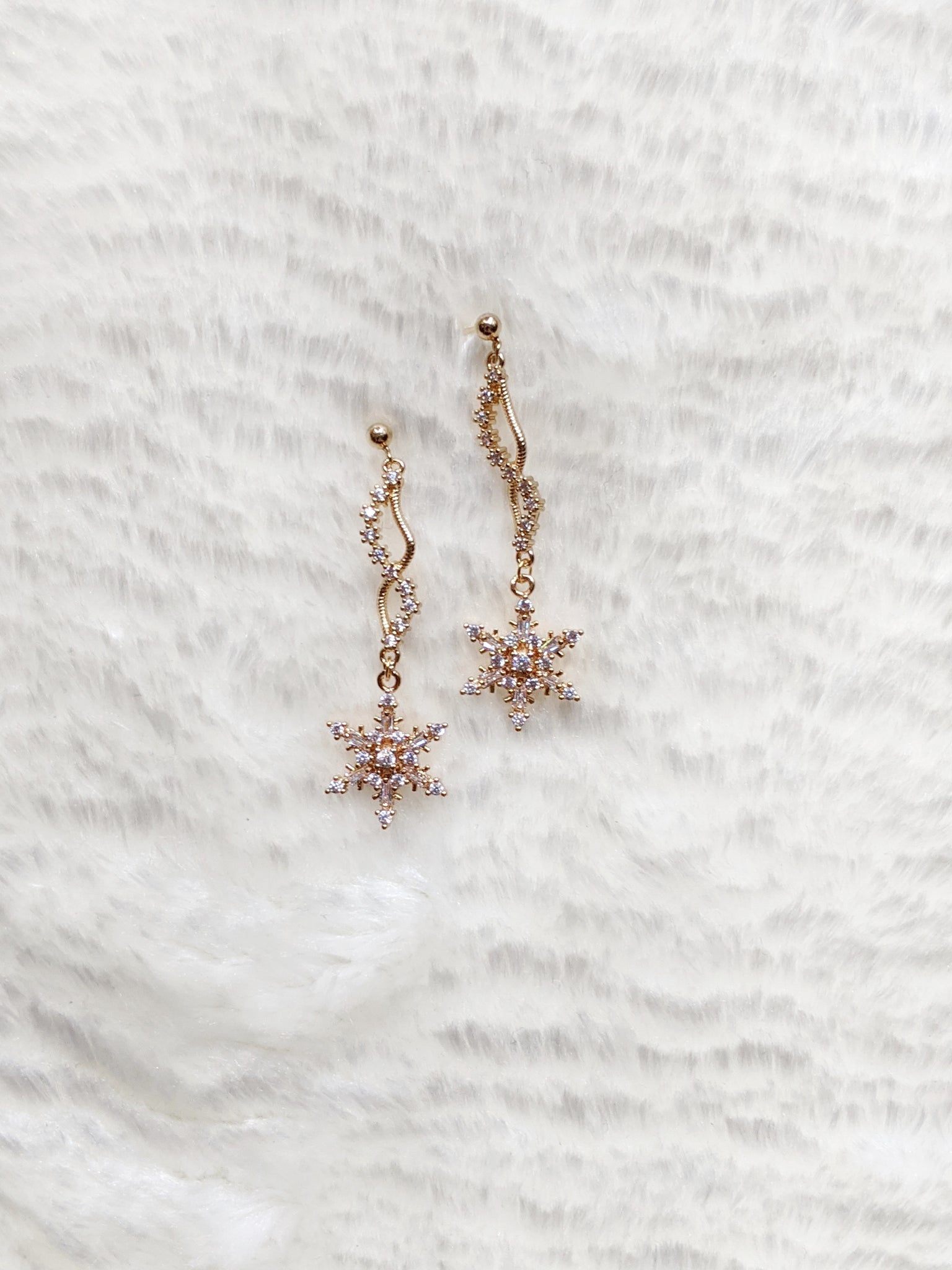 'Lydia' Medium Snowflake Earrings (Princess Collection)