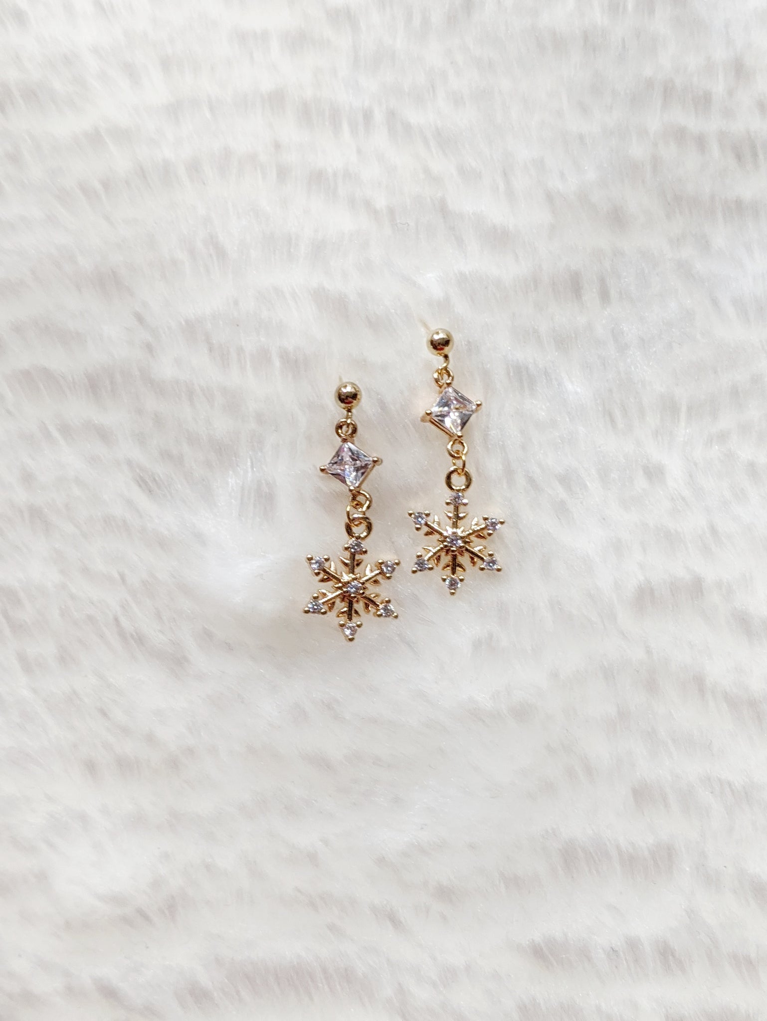 'Morgan' Small Snowflake Earrings (Princess Collection)